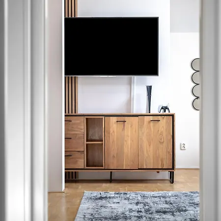 Sky Loft Near Center 220m, Ac, Ps5, Free Parking Lejlighed *