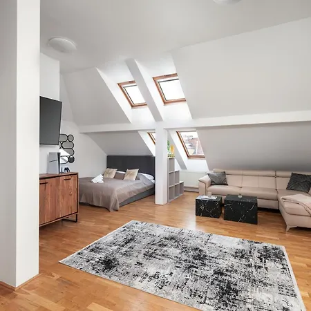 Sky Loft Near Center 220m, Ac, Ps5, Free Parking Apartment *