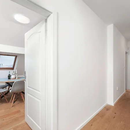 Sky Loft Near Center 220m, Ac, Ps5, Free Parking *