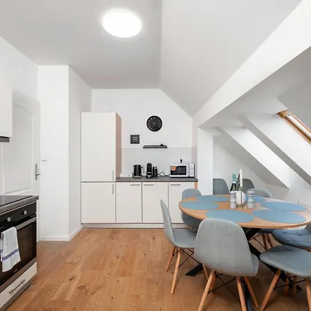 Sky Loft Near Center 220m, Ac, Ps5, Free Parking