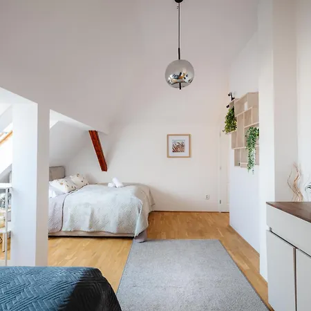 Sky Loft Near Center 220m, Ac, Ps5, Free Parking * Prag