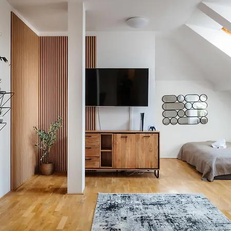 Sky Loft Near Center 220m, Ac, Ps5, Free Parking Lägenhet Prag