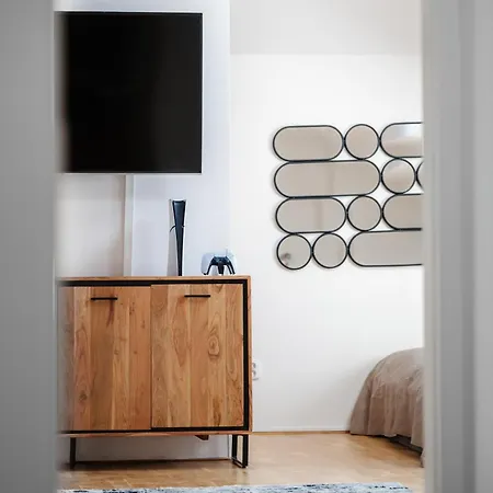 Sky Loft Near Center 220m, Ac, Ps5, Free Parking Lägenhet *