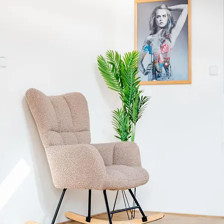 Sky Loft Near Center 220m, Ac, Ps5, Free Parking Lägenhet *