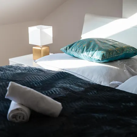Sky Loft Near Center 220m, Ac, Ps5, Free Parking Lägenhet