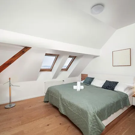 Sky Loft Near Center 220m, Ac, Ps5, Free Parking Lägenhet Prag